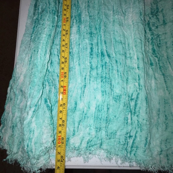 Elegant Green Scarf - Picture 5 of 7